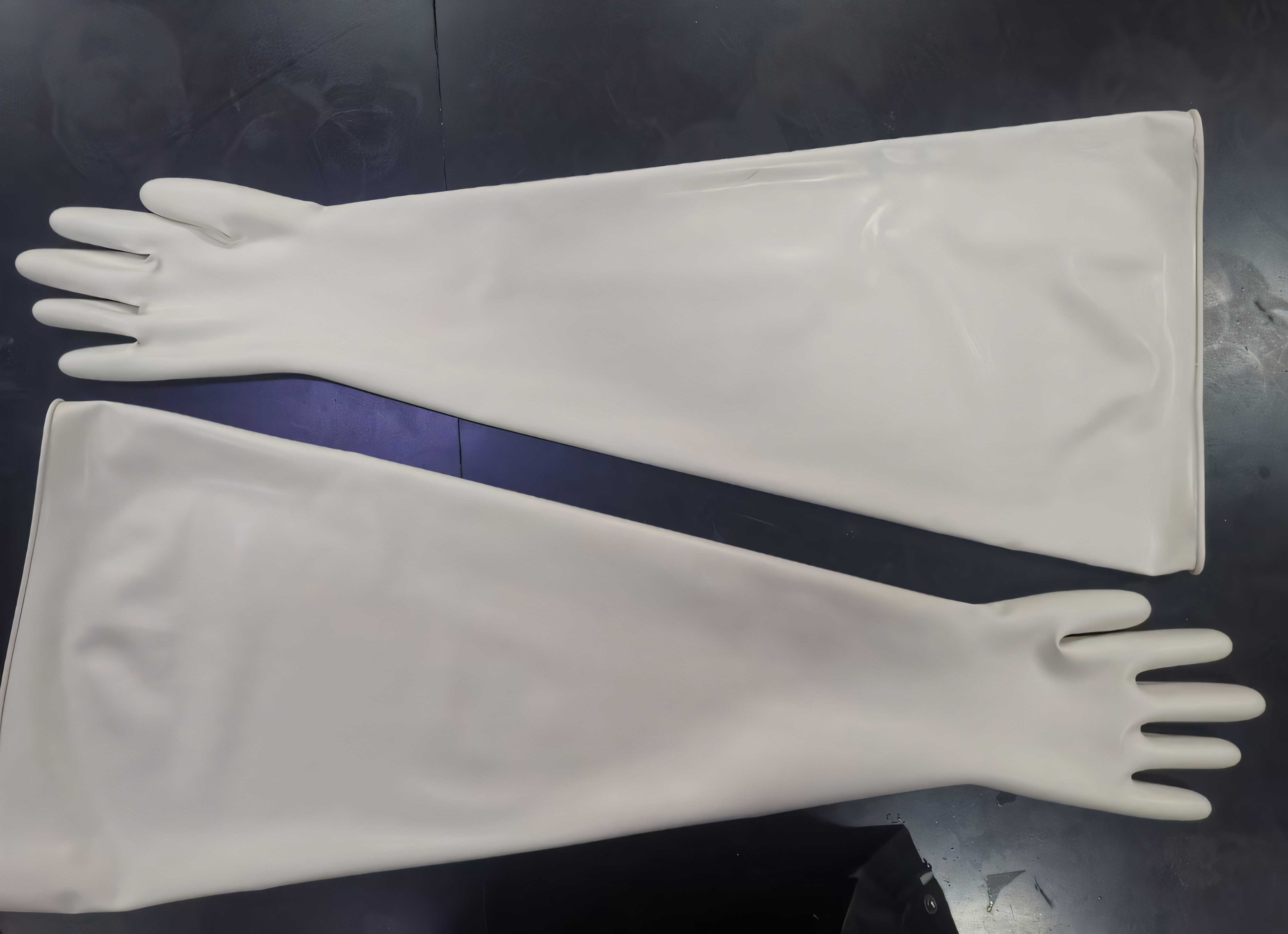 您的干箱手套，是否在“过度维护”或“带病上岗”？ Is your drybox gloves being 